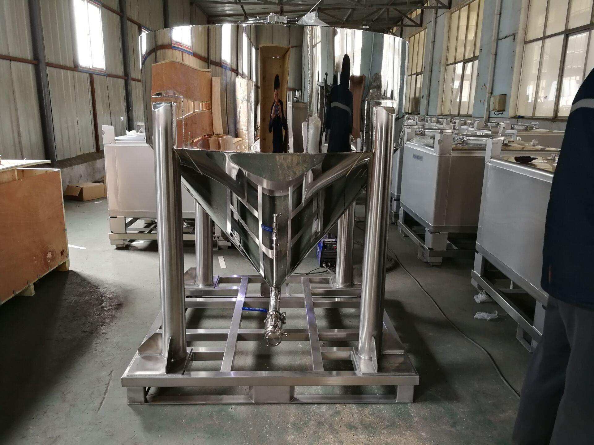 serbatoi di acciaio inossidabile (1) stainless steel tanks (1)